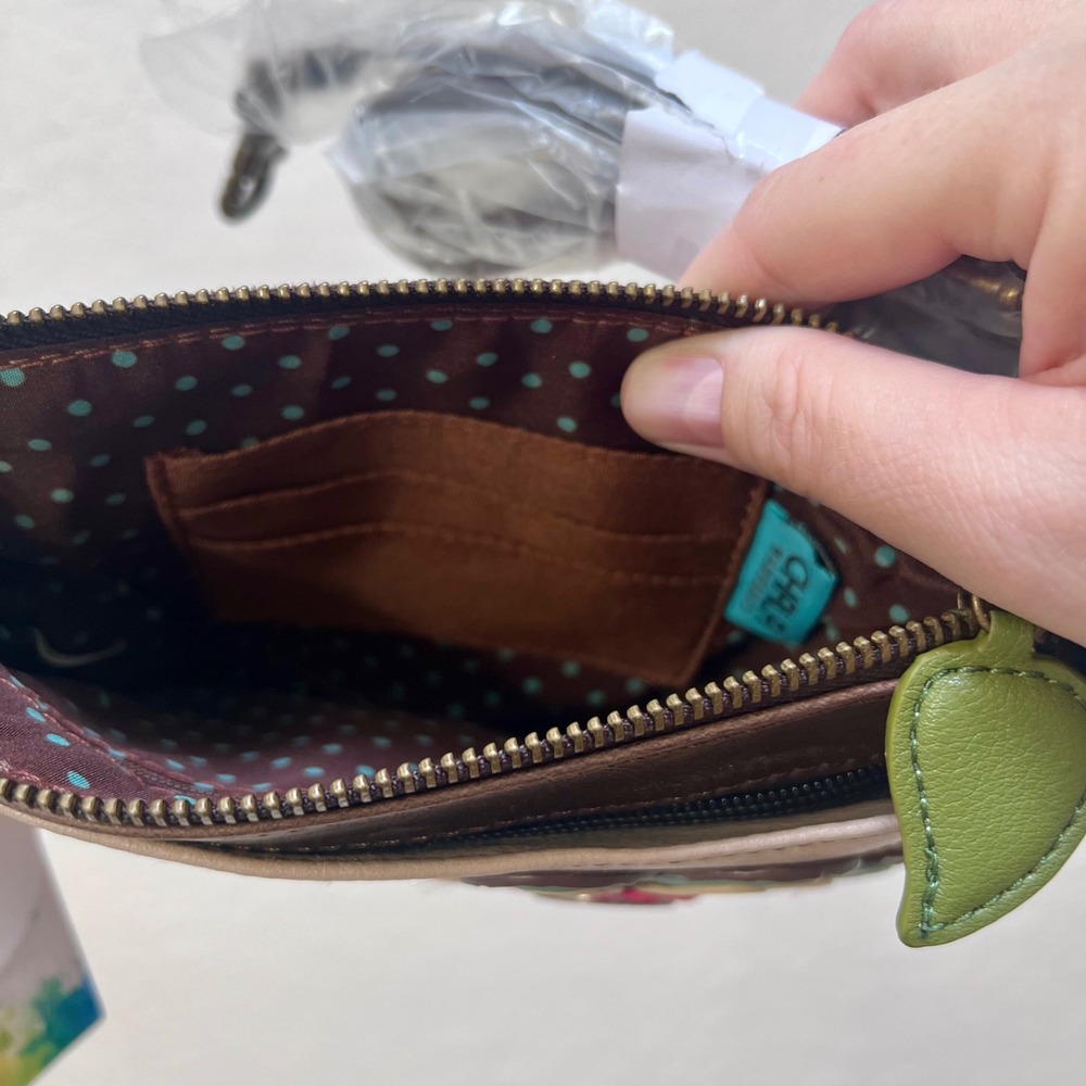 Chala Handbags Mini Daisy Floral Applique Vegan Leather Crossbody Clutch NEW - Picture 6 of 7